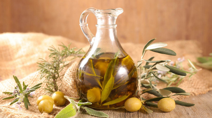 Olivenöl in Karaffe