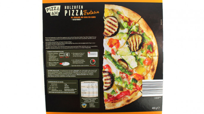 Rückseite, Pizza‚ ah Holzofen Pizza Fantasia mit Provolone und gegrilltem Gemüse